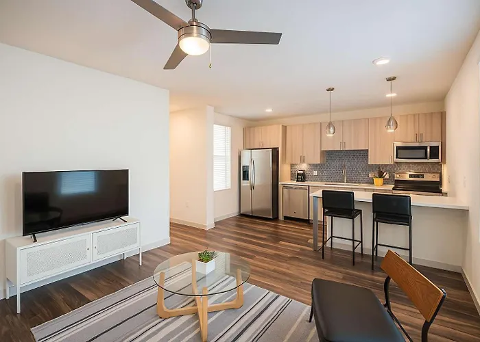 Boulevard Modern Roosevelt 1br Pool & Gym Access