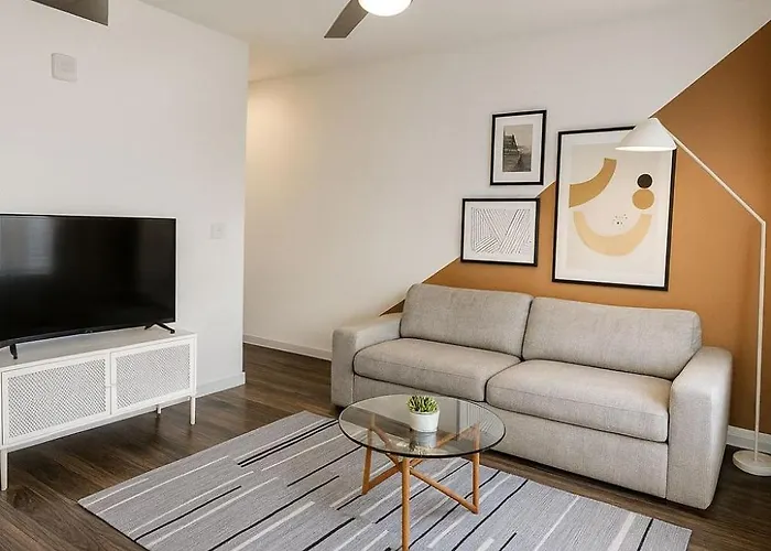 Boulevard Modern Roosevelt 1br Pool & Gym Access